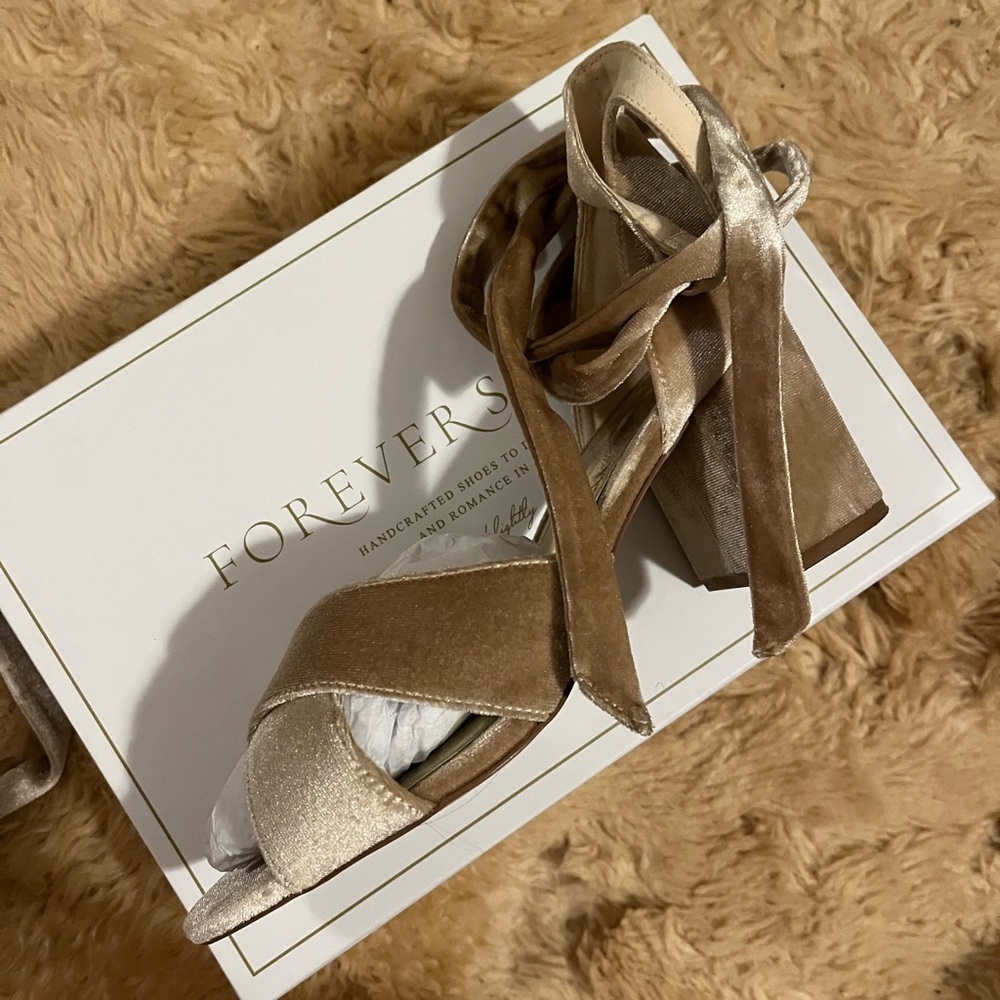 Forever Soles Nude Wedding Low Block Heels size 8